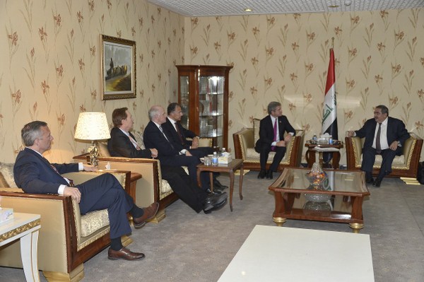 زيباري يؤكد اهمية العمل لتأمين الدعم للقوات المسلحة العراقية